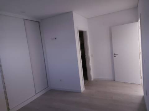 MORADIA T3 GEMINADA COM PISCINA - QUINTA DO ANJO