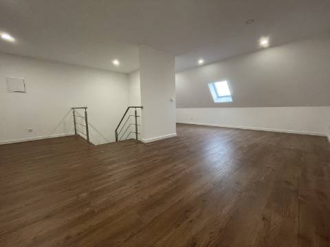 Moradia T3+1 nova Fernão Ferro