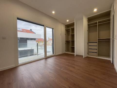 Moradia T3+1 nova Fernão Ferro