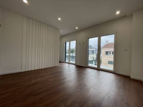 Moradia T3+1 nova Fernão Ferro