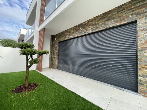 Moradia T3+1 nova Fernão Ferro