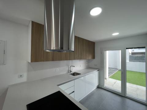 Moradia T3+1 nova Fernão Ferro