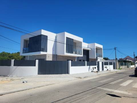 Moradia T4 Redondos C/ Piscina