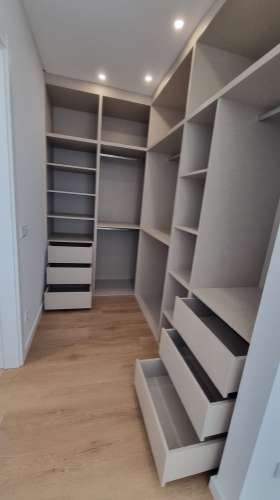 Moradia V4+1 Funchalinho Capuchos Almada