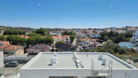 Moradia V4+1 Funchalinho Capuchos Almada