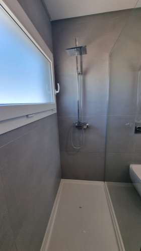 Moradia V4+1 Funchalinho Capuchos Almada