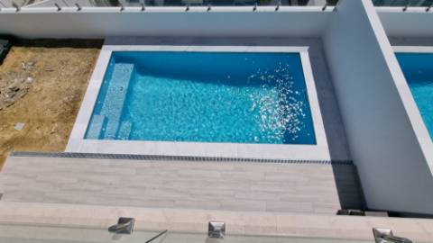 Moradia V4+1 Funchalinho Capuchos Almada