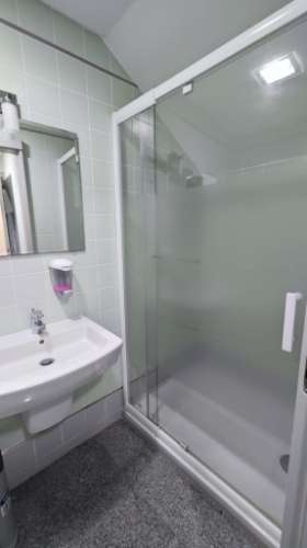 Clinica 10 salas 198m2