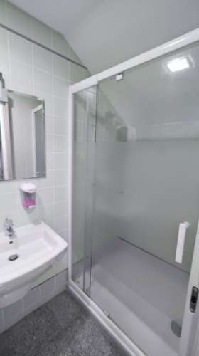 Clinica 10 salas 198m2