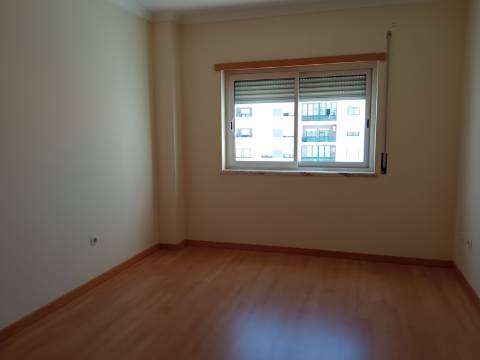 Apartamento T3 C Parqueamento Barreiro