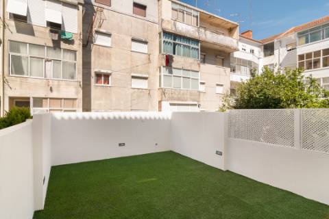 Apartamento T2 Quintal/Logradouro Almada