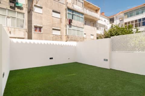 Apartamento T2 Quintal/Logradouro Almada