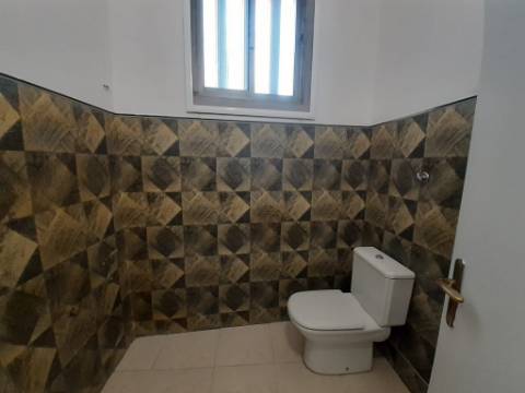 Loja comercial no centro de Almada