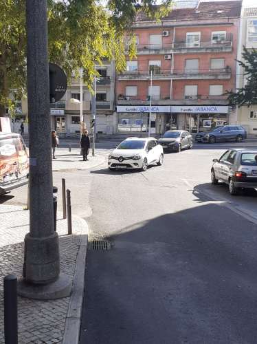 Loja comercial no centro de Almada