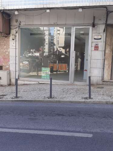 Loja comercial no centro de Almada