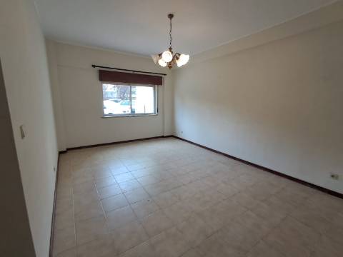 Apartamento T3 em Loures.