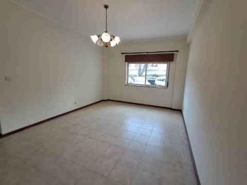 Apartamento T3 em Loures.