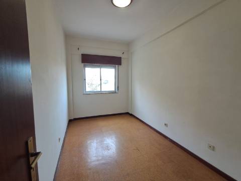 Apartamento T3 em Loures.