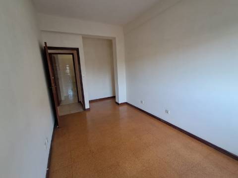 Apartamento T3 em Loures.
