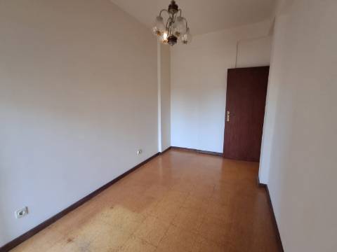 Apartamento T3 em Loures.