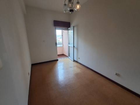 Apartamento T3 em Loures.