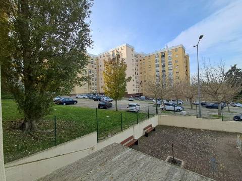 Apartamento T3 em Loures.