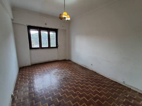 Apartamento T2 no Laranjeiro.