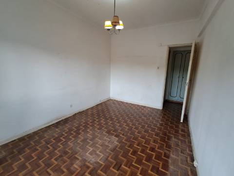 Apartamento T2 no Laranjeiro.
