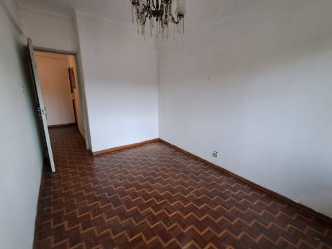 Apartamento T2 no Laranjeiro.
