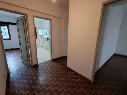 Apartamento T2 no Laranjeiro.
