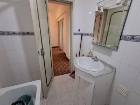 Apartamento T2 no Laranjeiro.