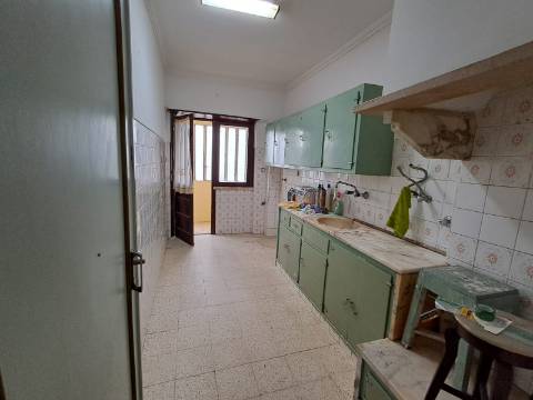 Apartamento T2 no Laranjeiro.