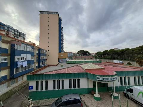 Apartamento T2 no Laranjeiro.
