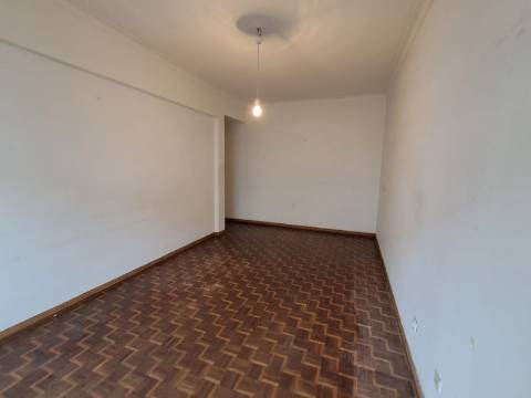 Apartamento T2 no Laranjeiro.