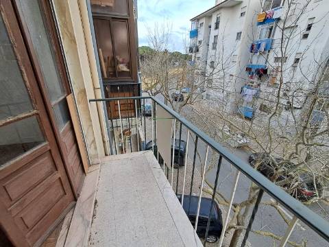 Apartamento T2 no Laranjeiro.