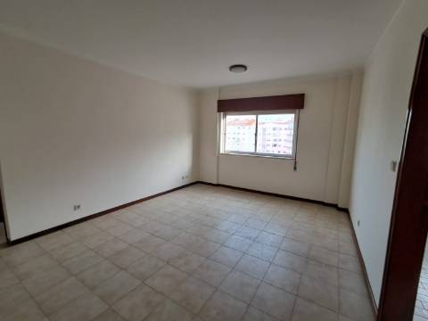 Apartamento T1 em Loures.