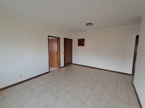 Apartamento T1 em Loures.