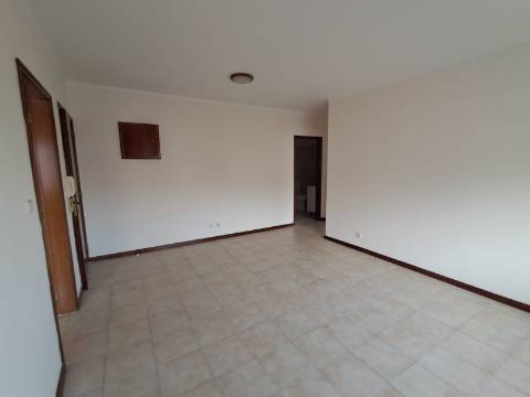 Apartamento T1 em Loures.