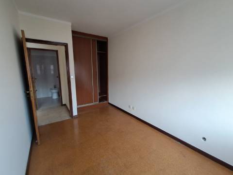 Apartamento T1 em Loures.