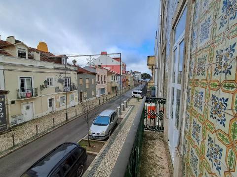 Venda conjunta de 2 apartamentos e loja no Seixal.