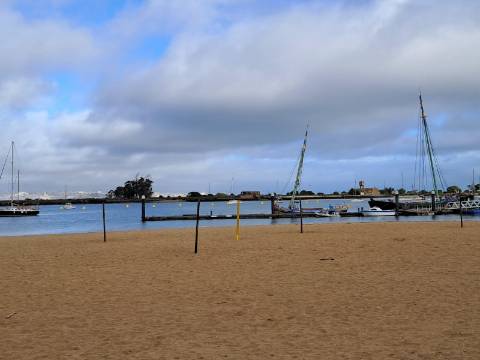 Venda conjunta de 2 apartamentos e loja no Seixal.