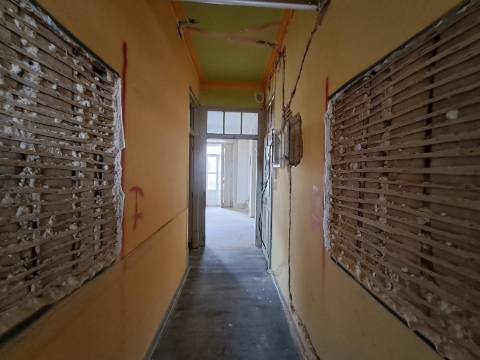 Venda conjunta de 2 apartamentos e loja no Seixal.