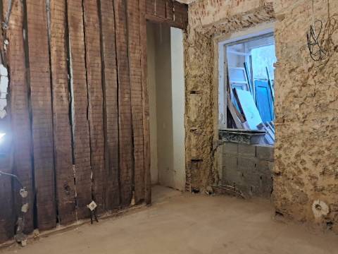 Venda conjunta de 2 apartamentos e loja no Seixal.