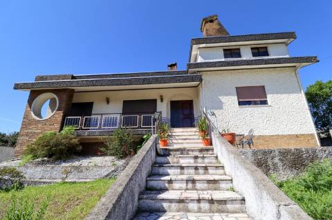 Moradia com 3 Pisos disponível para Venda em Águeda