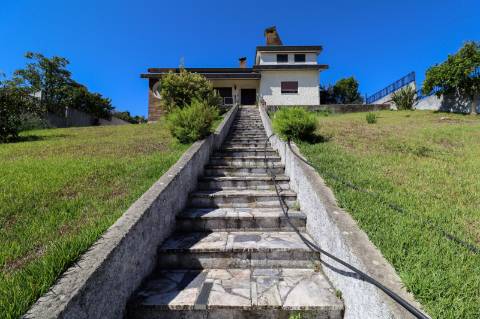 Moradia com 3 Pisos disponível para Venda em Águeda