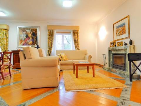 Oasis de Conforto e Sofisticação: Moradia T4 Irresistível em Oliveirinha, Aveiro!