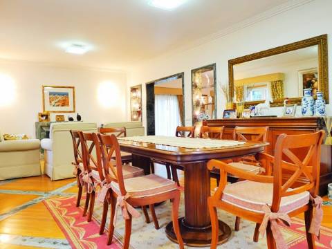 Oasis de Conforto e Sofisticação: Moradia T4 Irresistível em Oliveirinha, Aveiro!