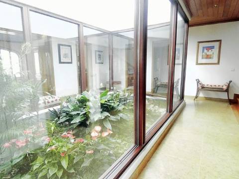 Oasis de Conforto e Sofisticação: Moradia T4 Irresistível em Oliveirinha, Aveiro!