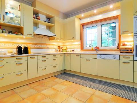 Oasis de Conforto e Sofisticação: Moradia T4 Irresistível em Oliveirinha, Aveiro!