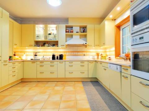 Oasis de Conforto e Sofisticação: Moradia T4 Irresistível em Oliveirinha, Aveiro!